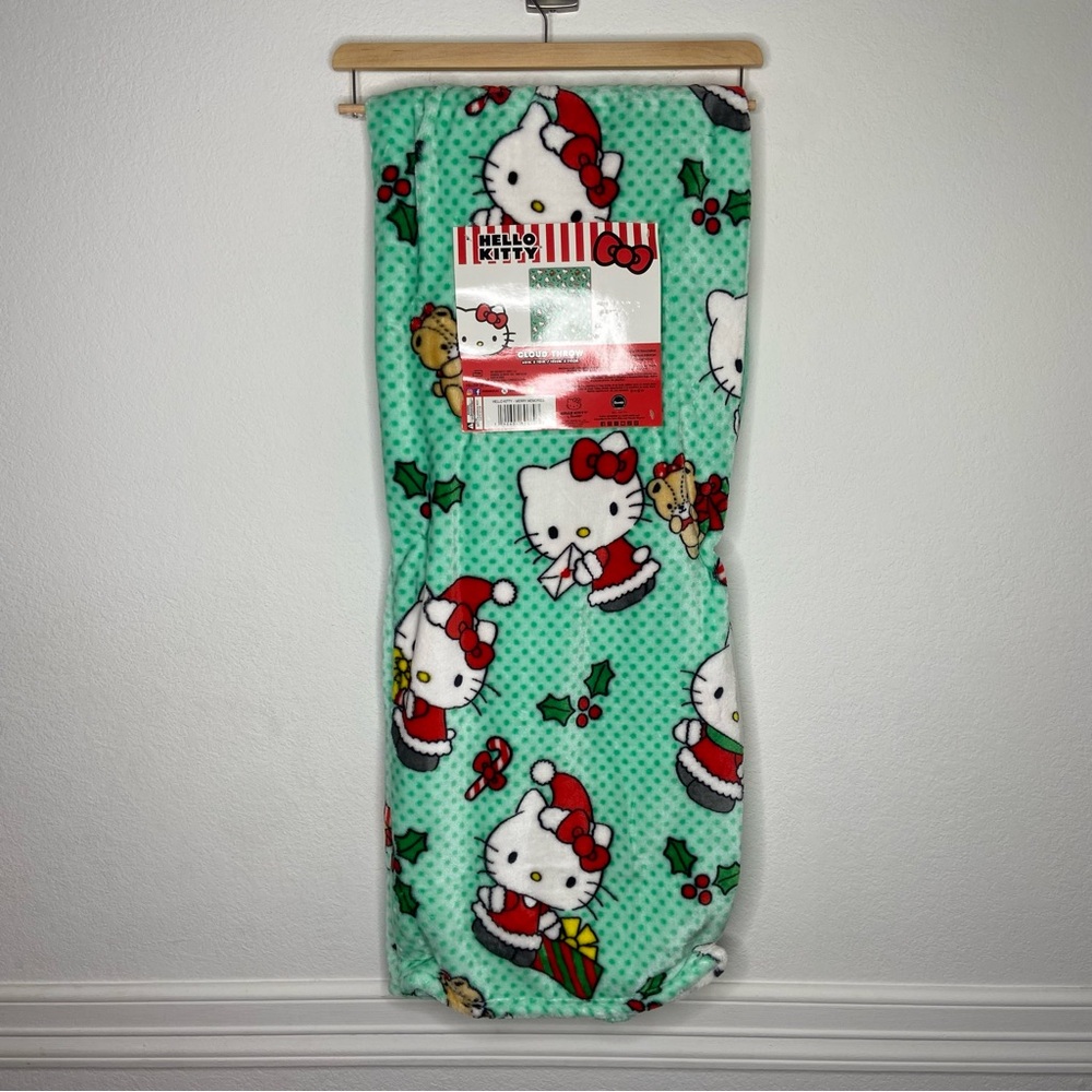 Hello Kitty Green Christmas 100% Polyester Throw Blanket NWT